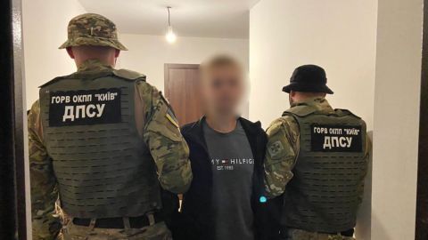 Пропонував гроші за "мітки": у Хмельницькому затримали диверсанта