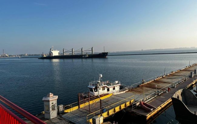 Перший караван суден з українським зерном вирушив з портів Одеси