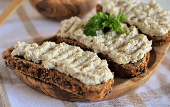 Оселедцеве масло - бюджетна закуска з насиченим смаком, яка смакує всім