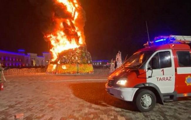 У Казахстані згоріла головна міська ялинка: спалахнула через 6 хвилин після Нового року