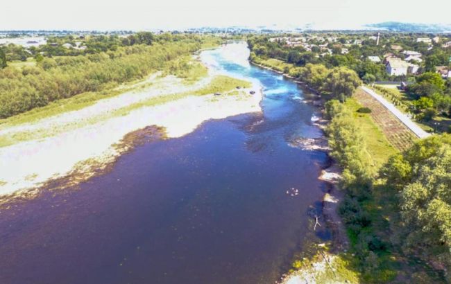 Дністровське водосховище критично міліє: для десятків підприємств ввели обмеження