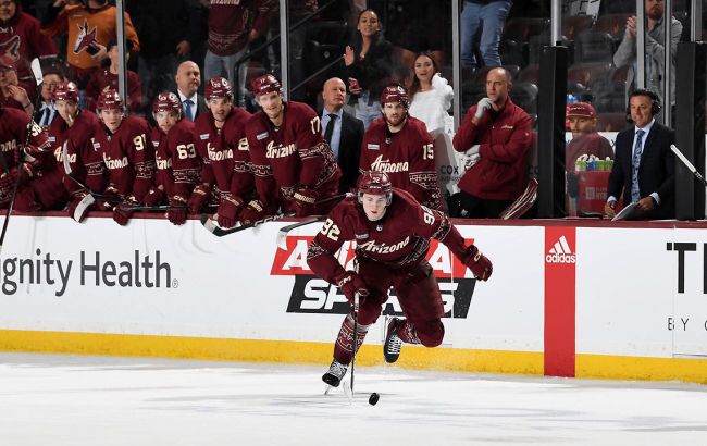 Юниор "Аризоны" с дебютным хет-триком стал главной звездой вечера НХЛ: видео