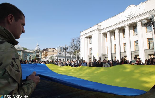 Менше половини українців упевнені в завтрашньому дні