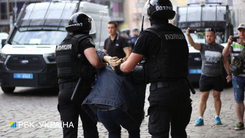 В "Борисполе" задержали наркокурьеров. Один из них проглотил килограмм кокаина