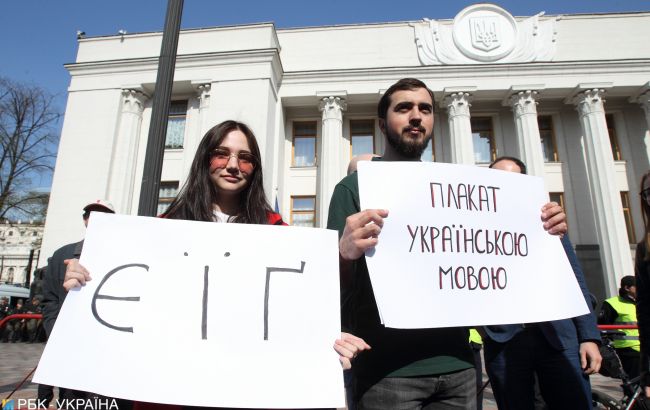 Більшість українців хочуть від держслужбовців виключно державну мову