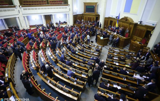 Парламент рассмотрел четверть поправок в "языковой закон"