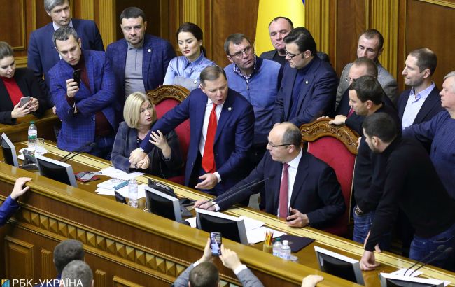 Решта в туалеті: нардепи знову вивели з себе українців (фото)