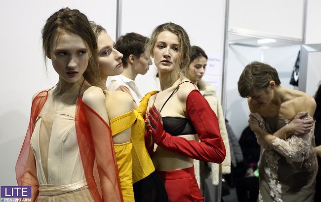 Ради любви: бекстейдж с показа FROLOV и SOVA, вдохновленных творчеством Меркьюри