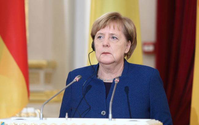 Меркель вакцинировалась от коронавируса препаратом AstraZeneca