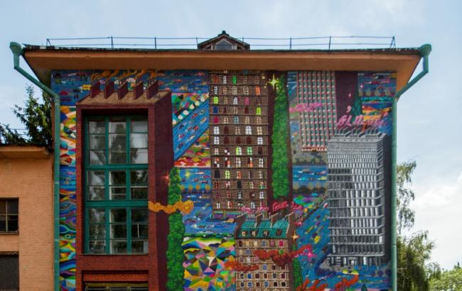 На стіні Чернігівської школи з'явилося ціле місто