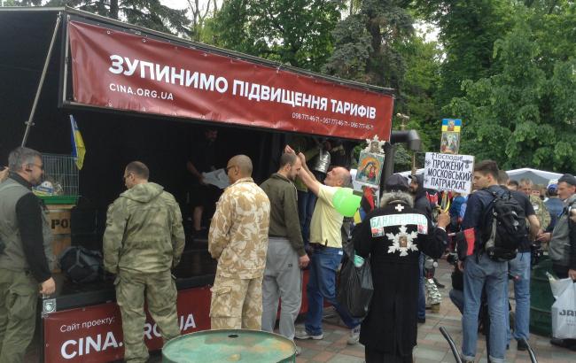 Під Радою проходить мітинг проти підвищення тарифів