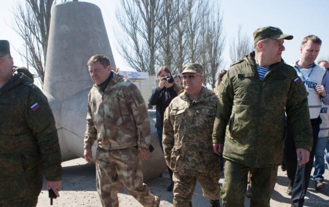 Співробітники СЦКК почали роботу в донецькому аеропорту і Широкіно