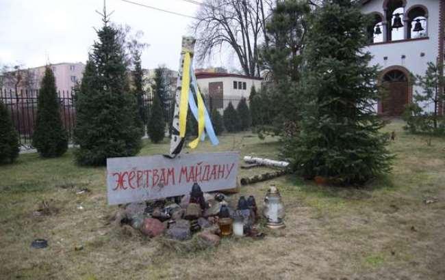 У Польщі вандали знищили хрест Героям Майдану