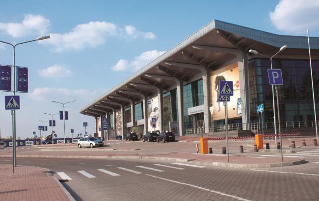 Аеропорт Харкова приймає рейси, які не змогли сісти в Борисполі через негоду