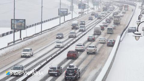 Киев ночью накроет мокрым снегом. На дорогах будет гололед