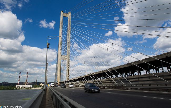 У Києві на Південному мосту обмежили рух транспорту на 2,5 місяці