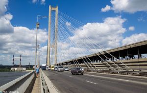 Киев закрыл Южный мост для частных автомобилей: кому движение разрешено