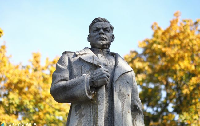 Минкульт рекомендовал демонтировать памятник Ватутину в Киеве