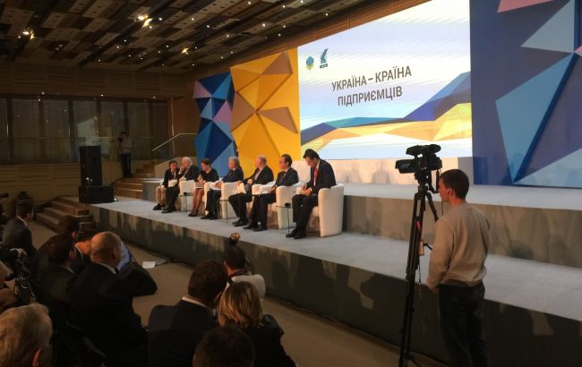 На підприємницькому бізнес-форумі банкіри розповіли, хто саме "годує" владу