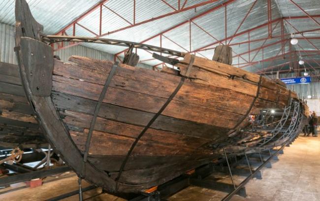 В Запорожье подняли со дна и отреставрировали казацкие корабли XVII и XVIII века