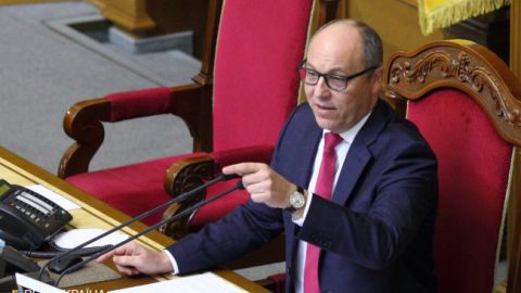 Рада рассмотрела почти 6% правок к "языковому закону"