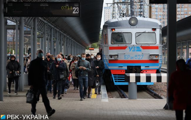 Укрзалізниця запустила перші поїзди у перший день літа: фото та відео