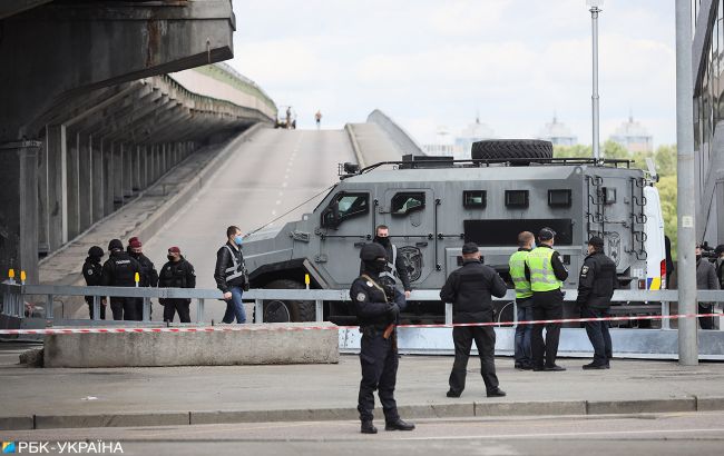 "Минеру" моста Метро в Киеве сообщили о подозрении