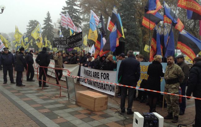Под зданием Рады профсоюзы протестуют против нового Трудового кодекса