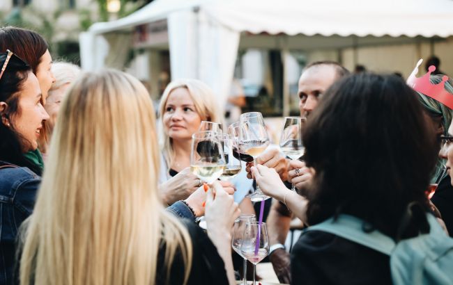 Ювілейний Ukrainian Wine Festival: школа сабражу, збір на ЗСУ та понад 30 кращих виноробів країни