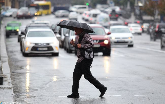 В Украину идут дожди и похолодание: синоптик сообщила о "погодных качелях"