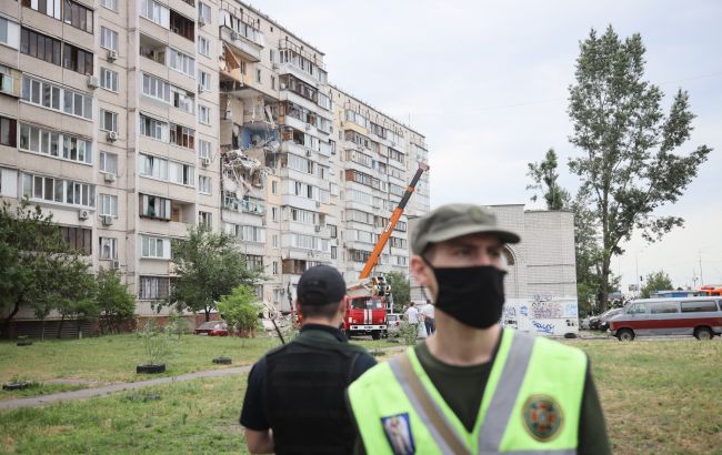 Взрыв дома на Позняках: жители рассказали о запахе газа накануне