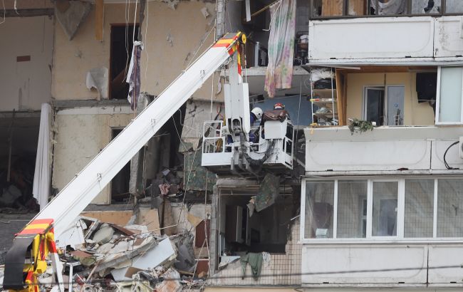 Под завалами дома на Позняках нашли еще одно тело