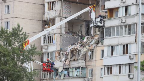 Під завалами будинку на Позняках знайшли ще одне тіло