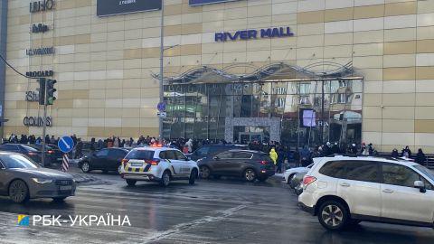 В Киеве срочно эвакуируют людей из ТРЦ River Mall