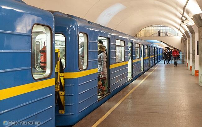 В Киеве завтра будет работать дополнительный выход на станции метро "Гидропарк"