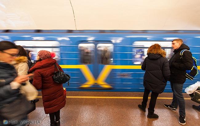 У Києві метро і наземний транспорт сьогодні працюватиме довше