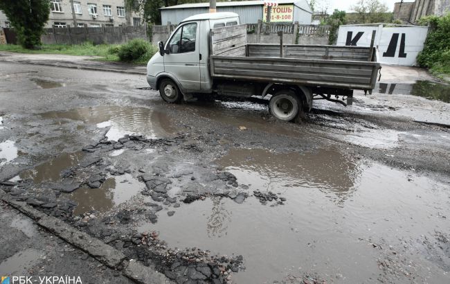 Чому по весні зникає асфальт: дорожники розповіли про ремонт в Києві