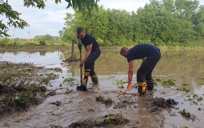 Ливни в Черновицкой области повредили дороги и мосты почти в 30 населенных пунктах