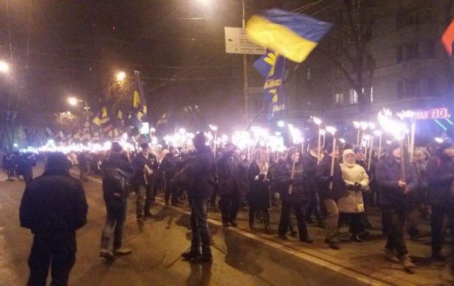 У центрі Києва почалася факельна хода до Дня пам'яті героїв Крут