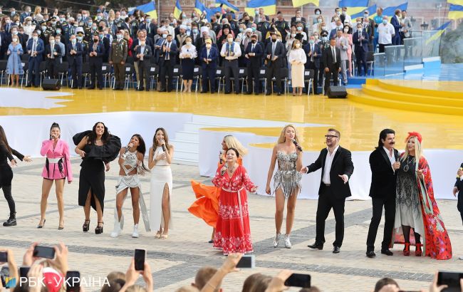 В сети "разнесли" концерт звезд в Киеве ко Дню Независимости: шабаш попсы и жлобства