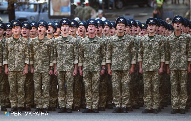 "Слава Україні! Героям слава!": на параді вперше прозвучало нове привітання для військових (відео)