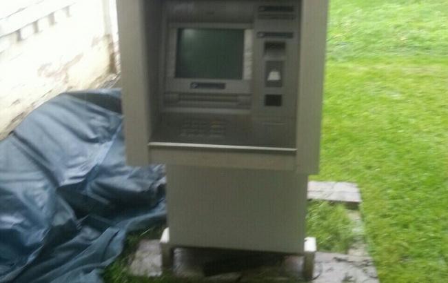 Кіберполіція затримала на гарячому банкоматних шахраїв у Києві
