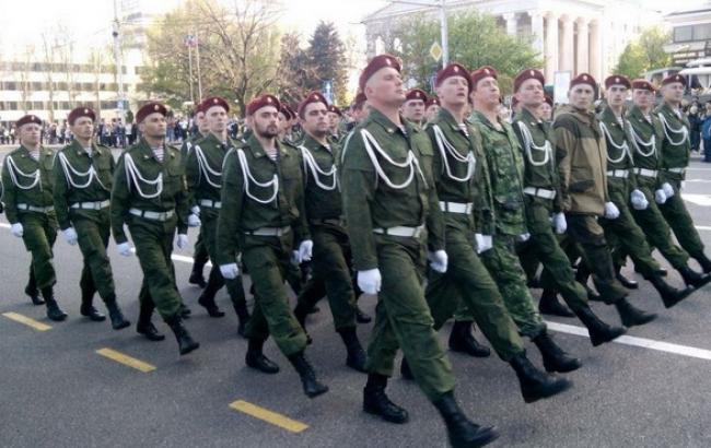 Фото: по центру Донецька "урочисто" пройшлася "армія" ДНР