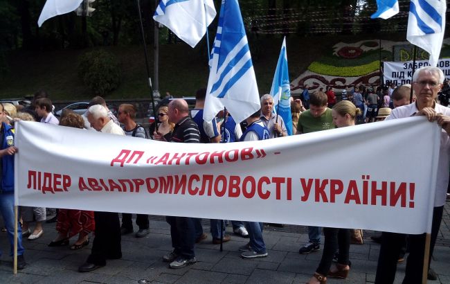 Под Кабмином проходит митинг профсоюзов