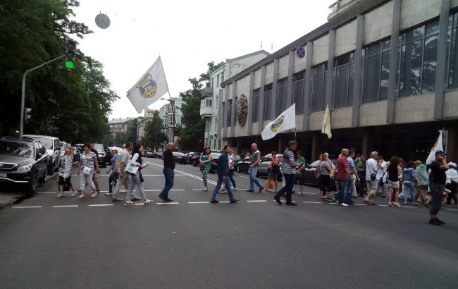Активисты перекрыли движение на улице Грушевского