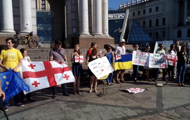 На Майдане прошла акция в поддержку протеста грузин против постепенной оккупации РФ
