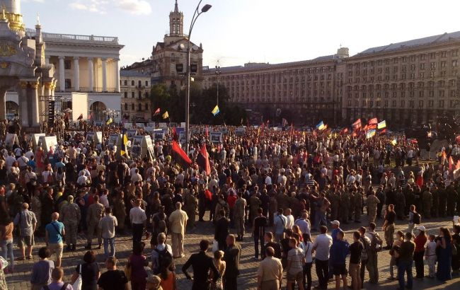 На Майдане началось вече "Правого Сектора"