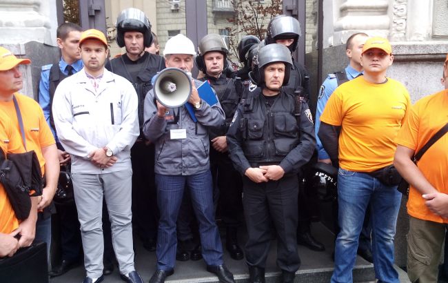 Под "Нафтогазом" завершился митинг работников "Укртатнафты"