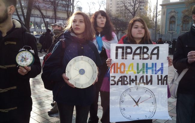Около сотни активистов под Радой требуют принятия законопроекта о недискриминации в сфере труда