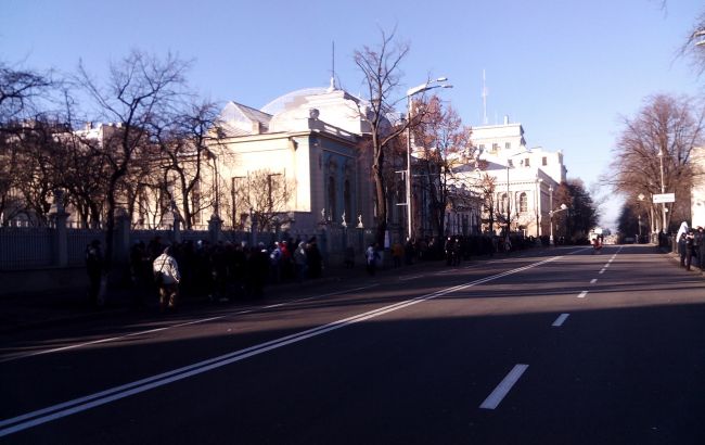 Мітингувальники під Радою розблокували вулицю Грушевського